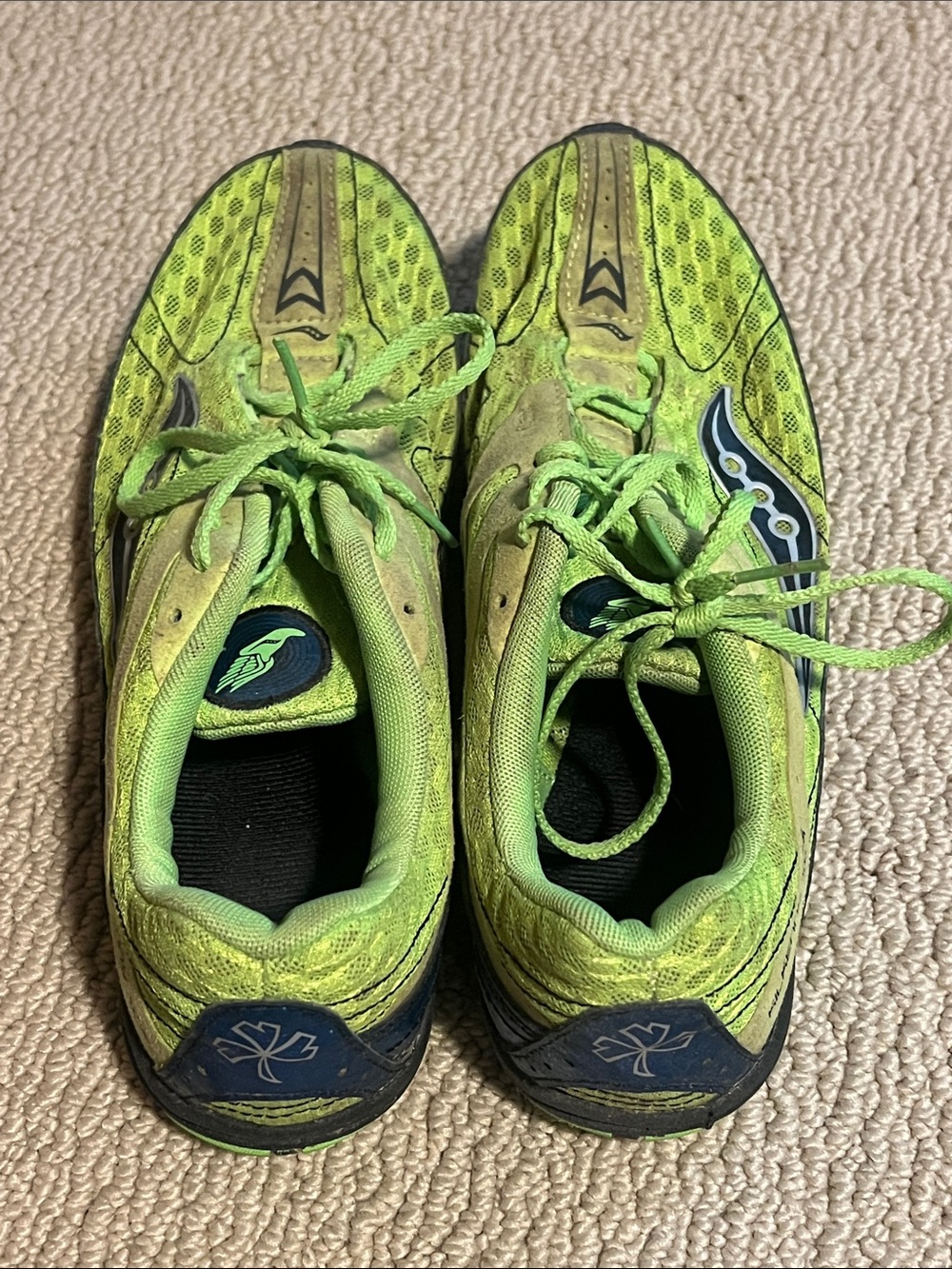 Men’s Saucony Neon Green Cross Country Spikes, Size 8-1/2